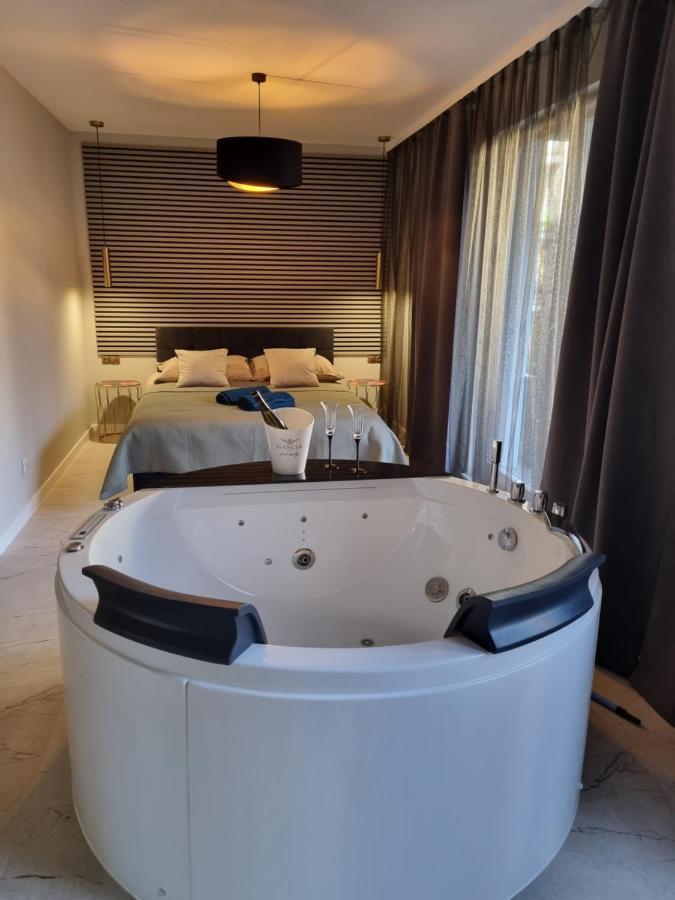 Apartament Jacuzzi Krasków Exterior foto